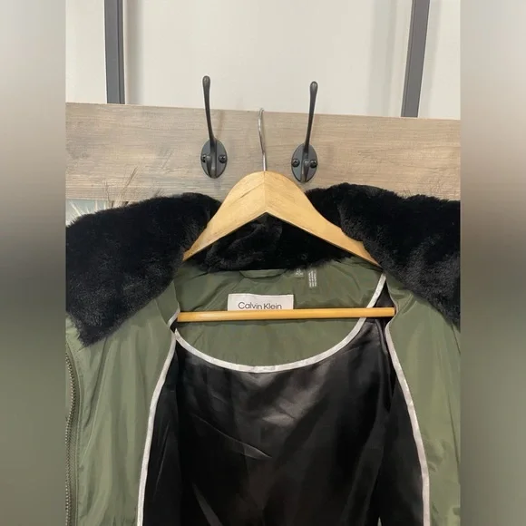 COPY - Small Women's Calvin Klein Black and Army Green Puffer Coat with Faux Fu… - Picture 7 of 12